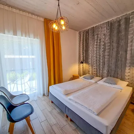 4 Swory בית הארחה